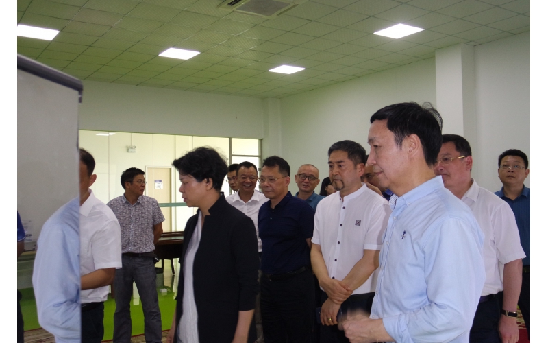 市委副書記、市長張迎春走訪智能制造企業(yè)，來我司調(diào)研，與我司高層領(lǐng)導(dǎo)親切會面。